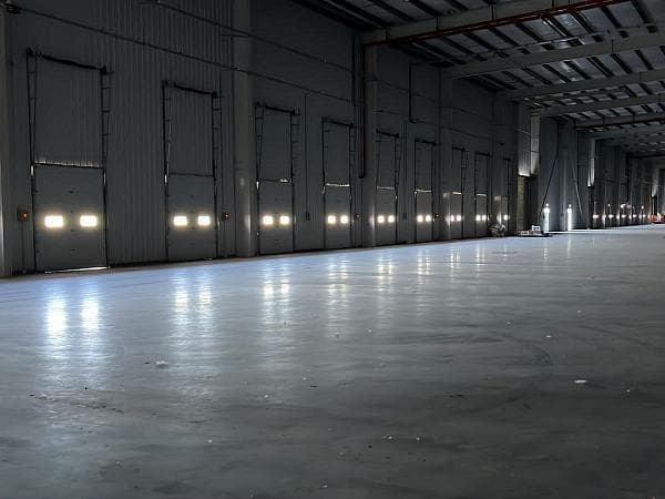 Excelente Deposito en Alquiler de 25000 m² Cub a 13 m de Altura, Nucleo de Oficinas y Seg 24 Hs. - 2