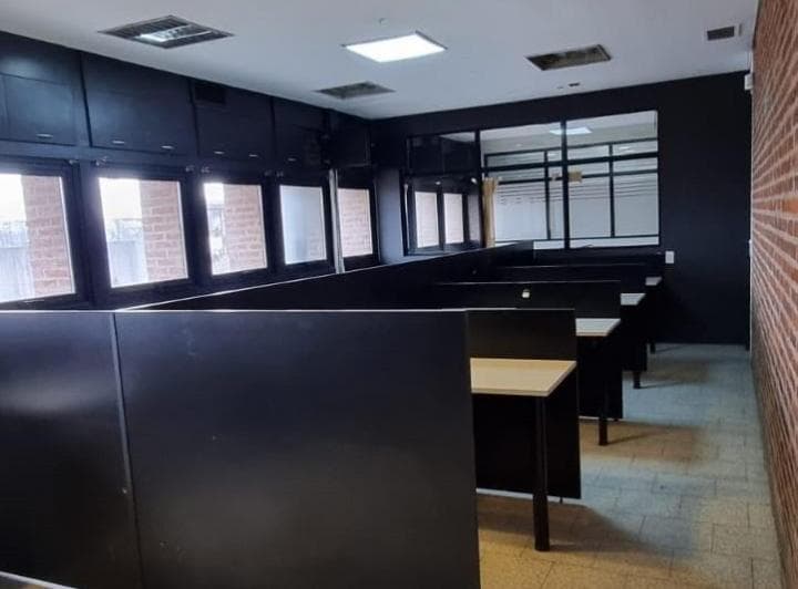 Excelente Depósito con Techos de Gran Altura, Oficinas de Categoría y Ubicación Estratégica - 5