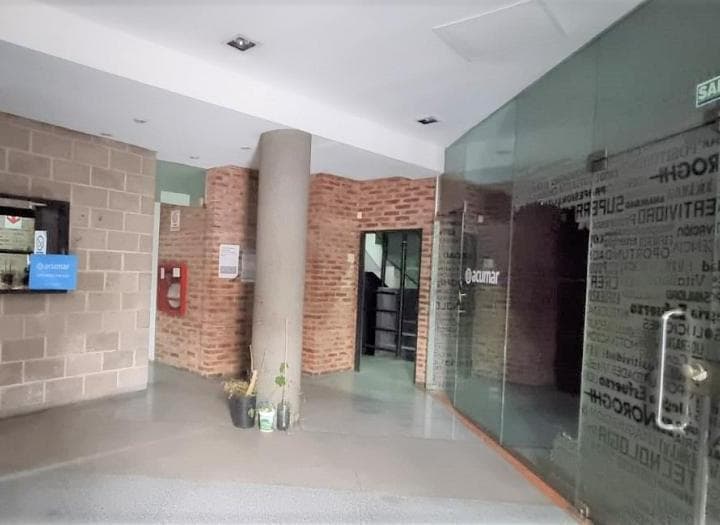Excelente Depósito con Techos de Gran Altura, Oficinas de Categoría y Ubicación Estratégica - 3