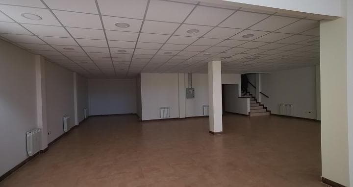 Gran Local Comercial Sobre Calle Gallardo. con Salón Doble Altura Preparado Para Oficinas. - 3