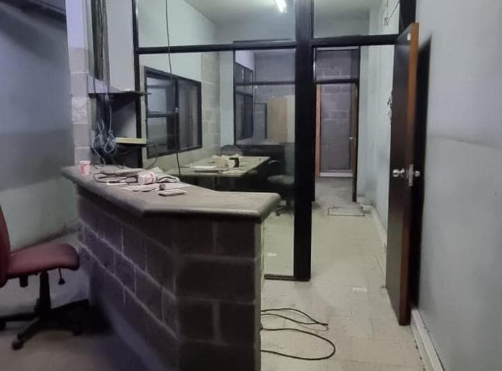 Depósito Sobre Importante Av de Caba con Oficinas - 4