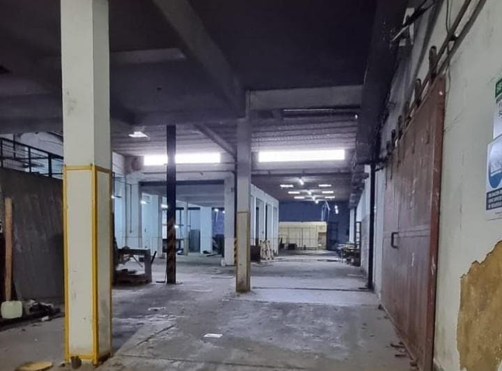 Depósito Sobre Importante Av de Caba con Oficinas - 2