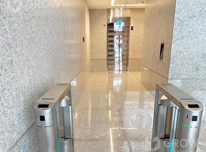 Venta y Alquiler de Oficina a Estrenar con Terraza en Lex Tower - 3