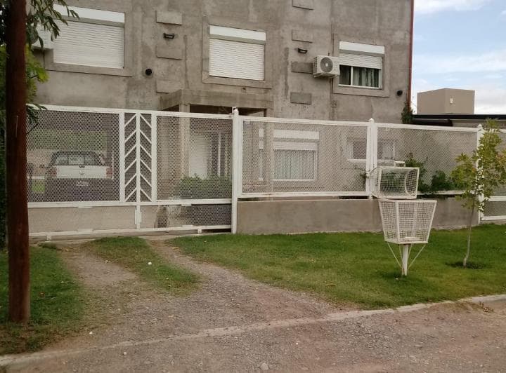Casa en Barrio Los Frutales de La Ciudad de Plottier. - 2