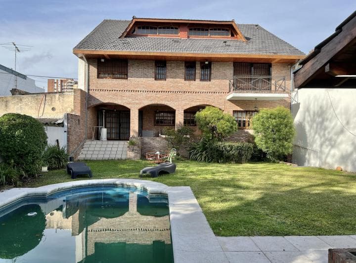 Importante Casa en Venta con Todas Las Comodidades en Martinez. - 2
