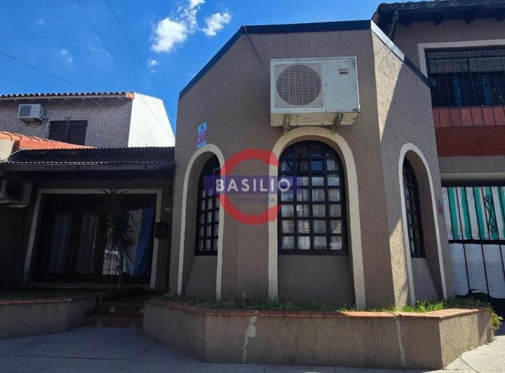 Venta Excelente Casa 4 Ambientes con Jardín y Pileta en Carapachay - 2