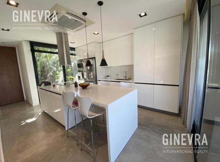 Hermosa Casa Al Agua en Venta Nordelta Lagos del Golf - 4