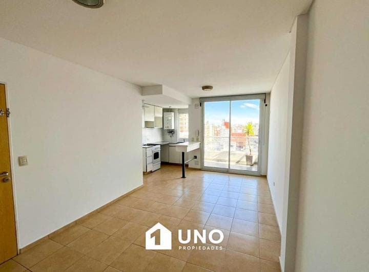 Amplio Departamento de 1 Dormitorio con Balcón y Ventilación Cruzada en Pleno Centro. - 5