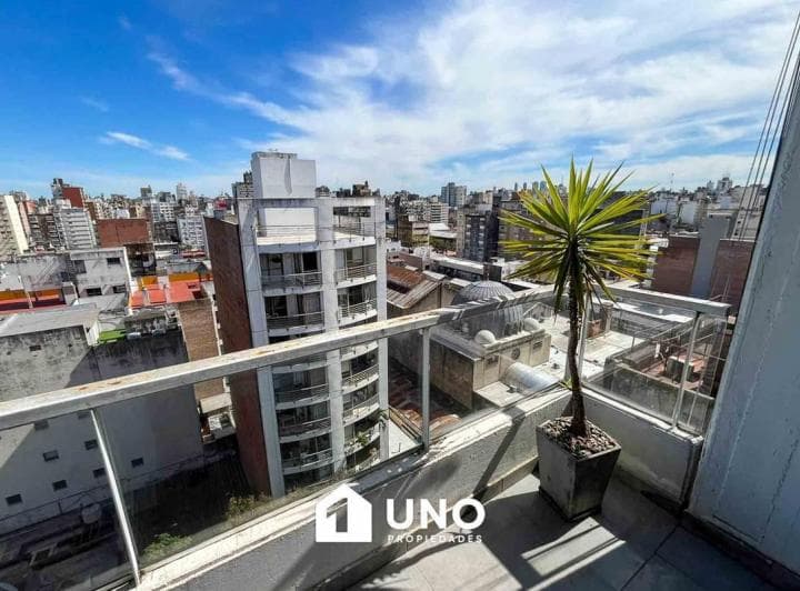 Amplio Departamento de 1 Dormitorio con Balcón y Ventilación Cruzada en Pleno Centro. - 4