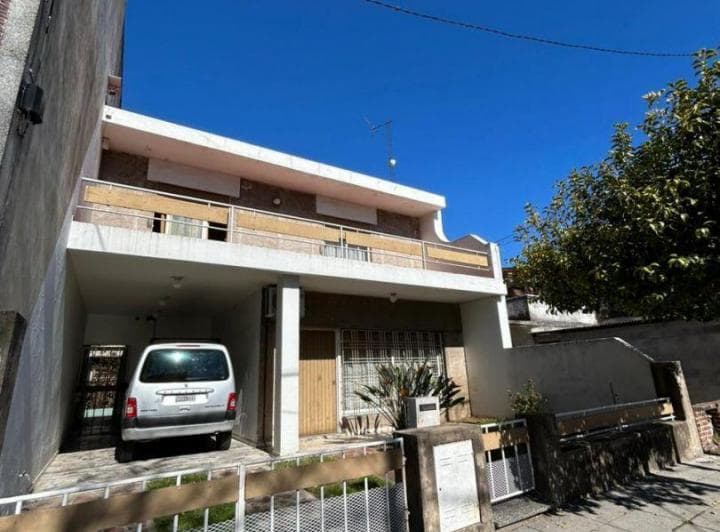 Excelente Casa de 5 Ambientes! - 2