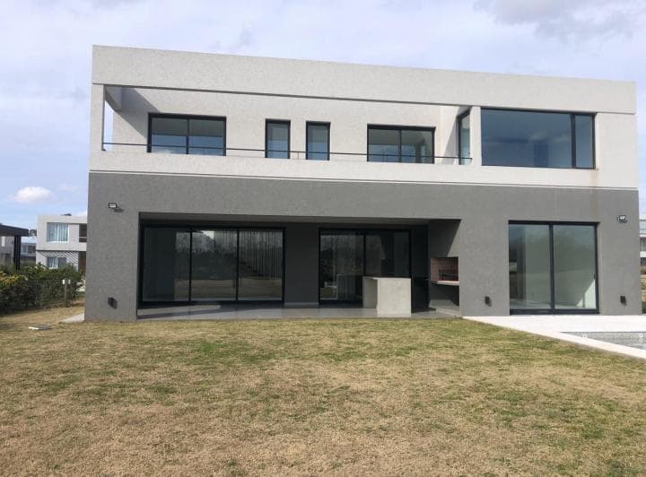 Casa 7 Ambientes Venta La Calesa Pilara Frente Al Golf con Pileta, Parrilla y Jardin - 2