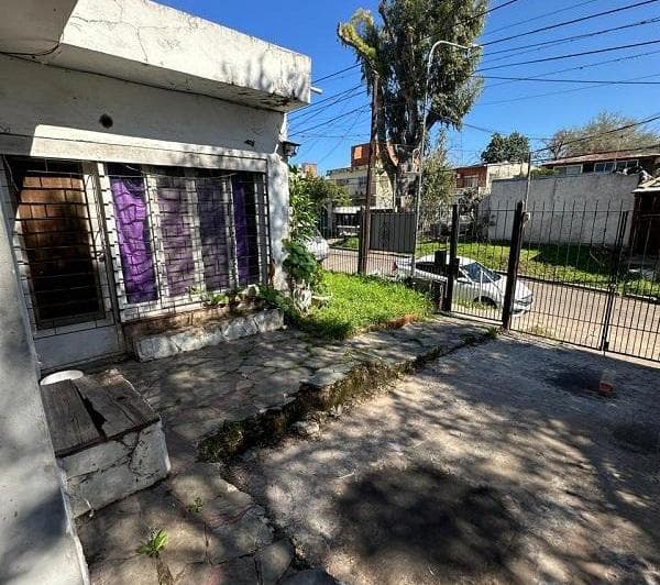 Venta de Casa con Parque a Reciclar en Gral Pacheco - 3
