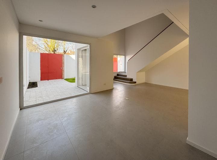 Casa 5 Ambientes con Parque en Castelar - 2