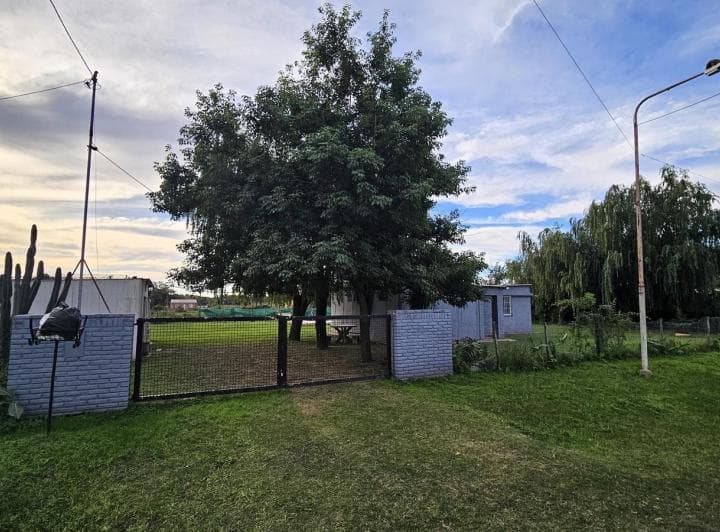 Casa en Venta con Gran Terreno y Pileta en Gaboto - 3