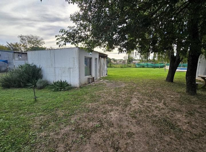 Casa en Venta con Gran Terreno y Pileta en Gaboto - 5