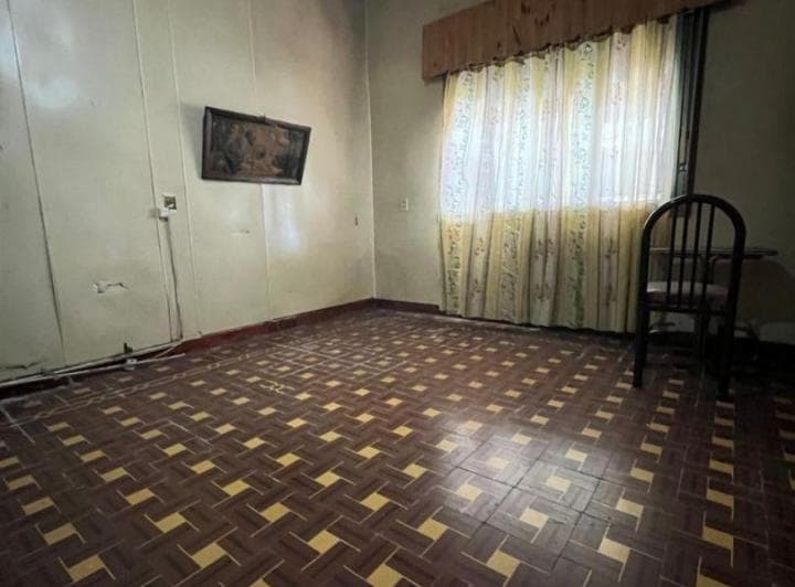 Casa S/lote de a Refaccionar! Local + Coch + Dep. - 4