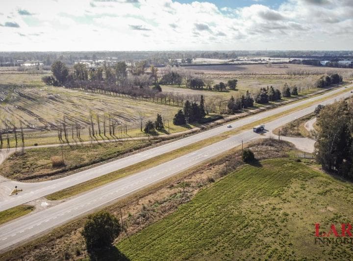 Excelente Campo en Venta en Parada Robles, a Solo 80 Km de Caba. - 3