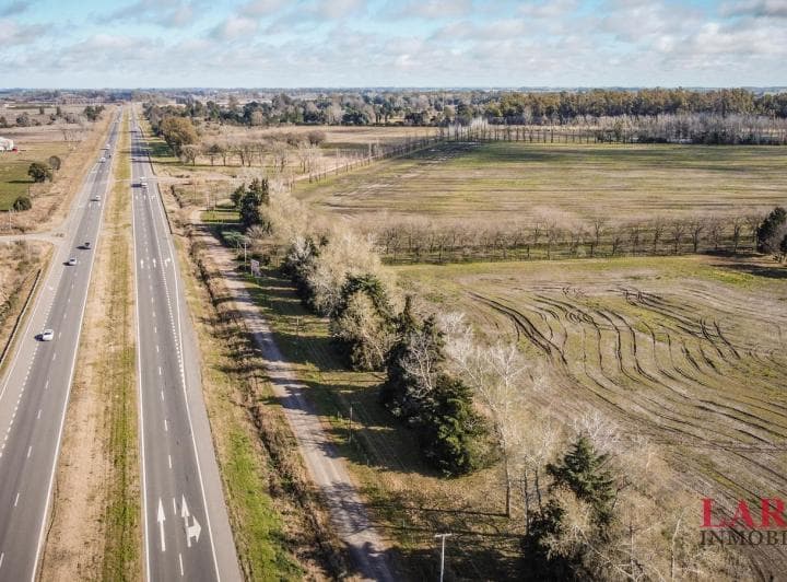 Excelente Campo en Venta en Parada Robles, a Solo 80 Km de Caba. - 2