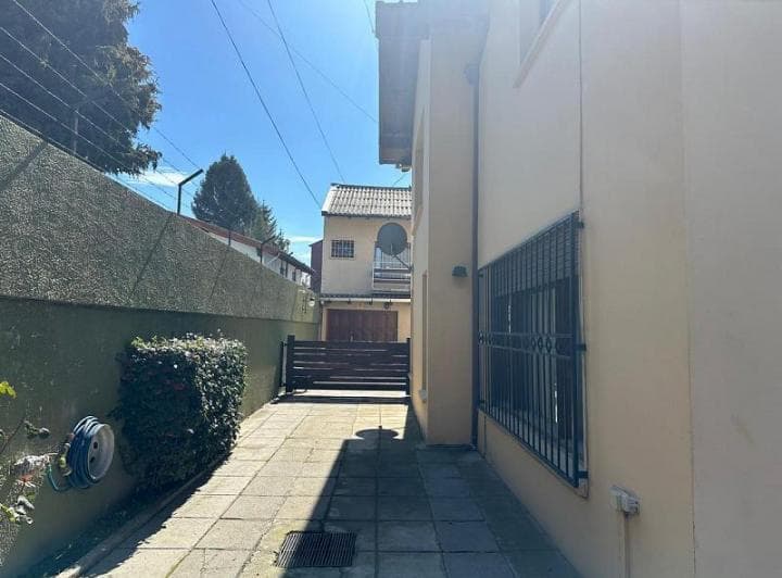 Venta Dos Casas, Una 4 Ambientes, Otra 8 Departamentos de 1 y 2 Ambientes en El Centro de Bariloche - 3