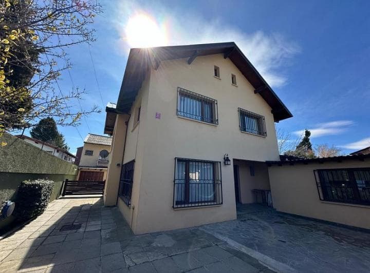 Venta Dos Casas, Una 4 Ambientes, Otra 8 Departamentos de 1 y 2 Ambientes en El Centro de Bariloche - 5