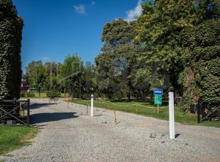 Lote 1000 m² en Esquina Barrio El Tropezon - 2