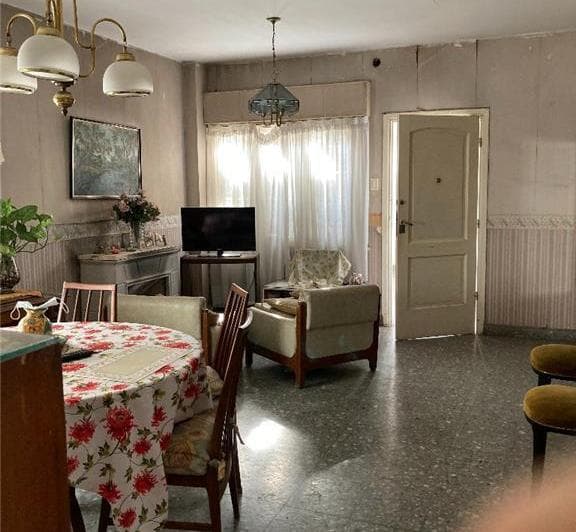 Casa en Venta Emplazada Sobre Amplio Lote - Lanús - 2