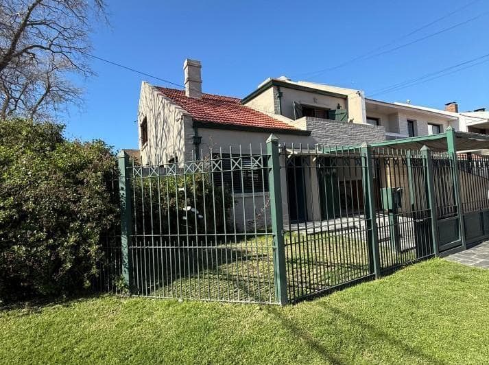 Chalet 5 Ambientes - Los Troncos - 2