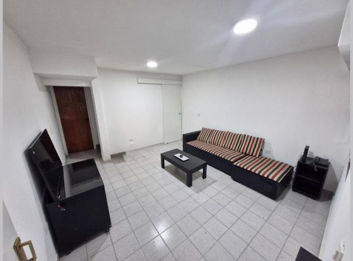 Venta Casa 3 Ambientes en Villa Luzuriaga con Patio - 2