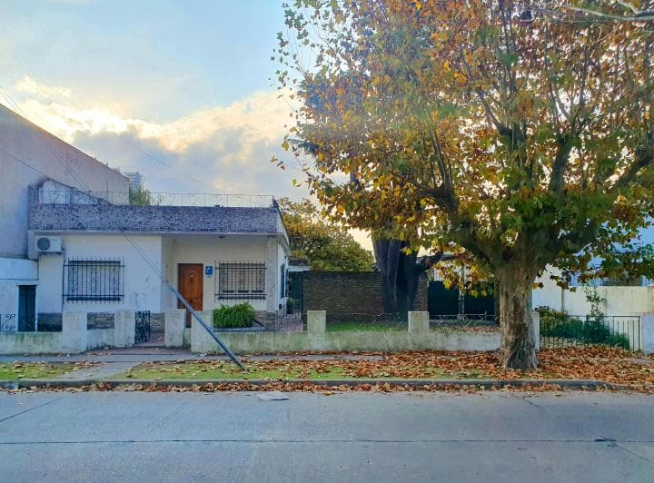 Venta Casa 3 Ambientes Sobre Dos Lotes en Quilmes - 2
