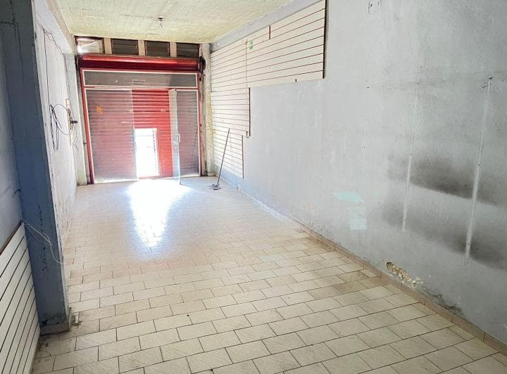 Bloque de Tres Locales Comerciales, Sobre Av Brandsen en Pleno Ctr Comercial - 5