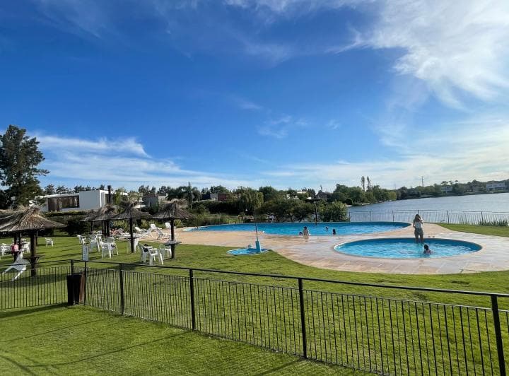 Fabulosa Casa con Pileta, Tenis, Futbol, Rest, Gym y Colonia. - 2