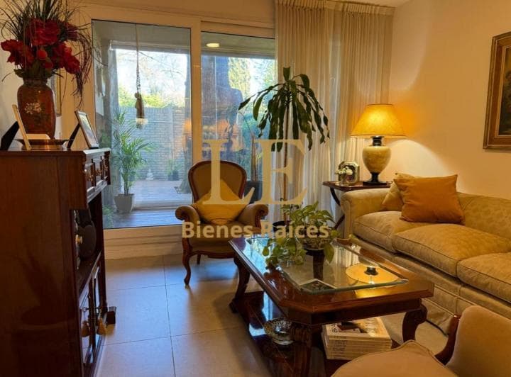 Venta Departamento 3 Ambientes con Jardín y Cochera - 2