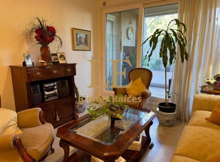 Venta Departamento 3 Ambientes con Jardín y Cochera - 3