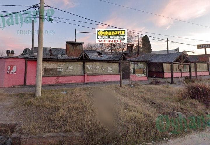 Venta de Fracción Sobre Acceso Oeste en Moreno - Toma Auto/propiedad - 2