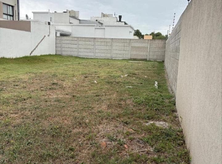Lote Sobre Av 25 de Gonnet - 5