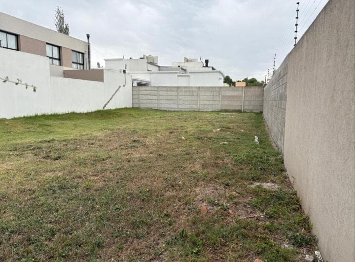 Lote Sobre Av 25 de Gonnet - 3
