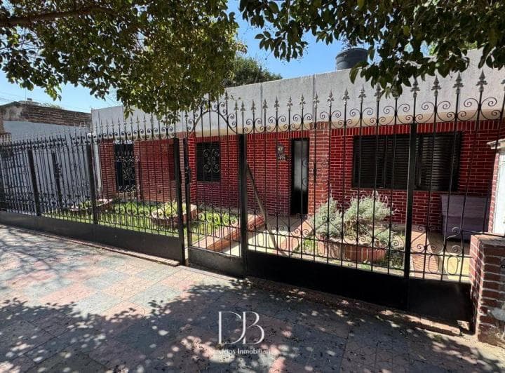 Venta Casa + Dpto a m de La Ruta 20 - 2