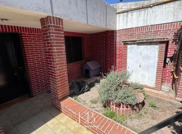 Venta Casa + Dpto a m de La Ruta 20 - 4