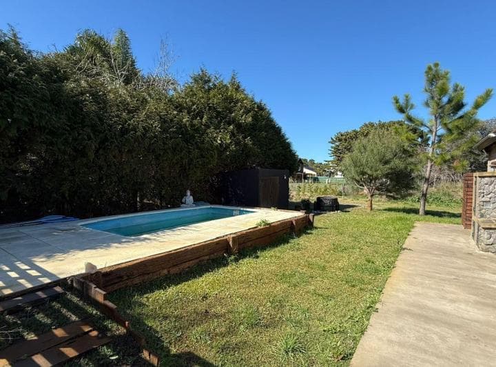 Casa con Jardín de 663 m² y Pileta y 3 Dorm. en Venta en Costa del Este - 5