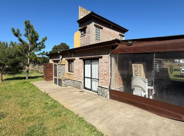 Casa con Jardín de 663 m² y Pileta y 3 Dorm. en Venta en Costa del Este - 4