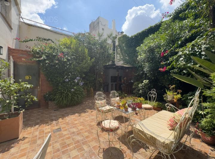 Venta Casa 7 Ambientes con Patio, Cochera y Playroom en Almagro - 2