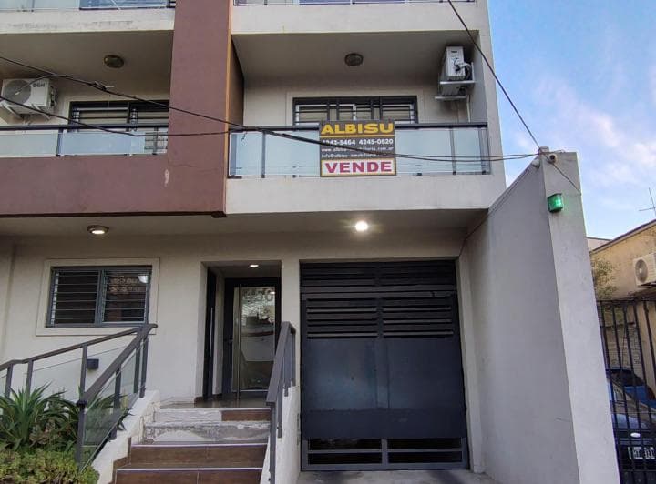 Depto. Al Frente con Balcon a m Av - 2