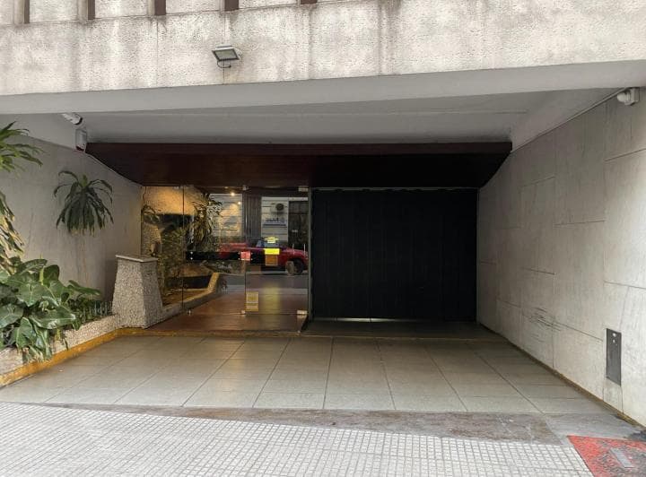 Balvanera - Cochera Cubierta en Viamonte 2531 - Acceso por Rampa - Seguridad - 5