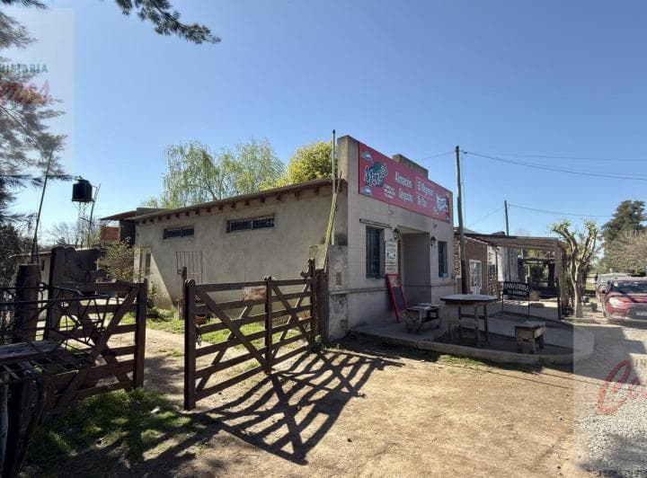 Casa con Local en Uribelarrea, Calle Don Bosco Santo Al 900 - 4