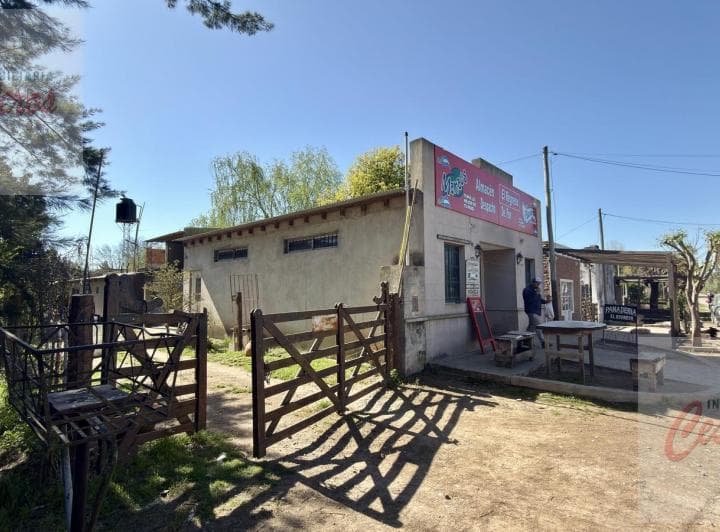 Casa con Local en Uribelarrea, Calle Don Bosco Santo Al 900 - 5
