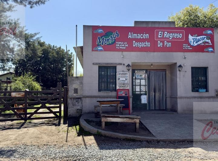 Casa con Local en Uribelarrea, Calle Don Bosco Santo Al 900 - 3
