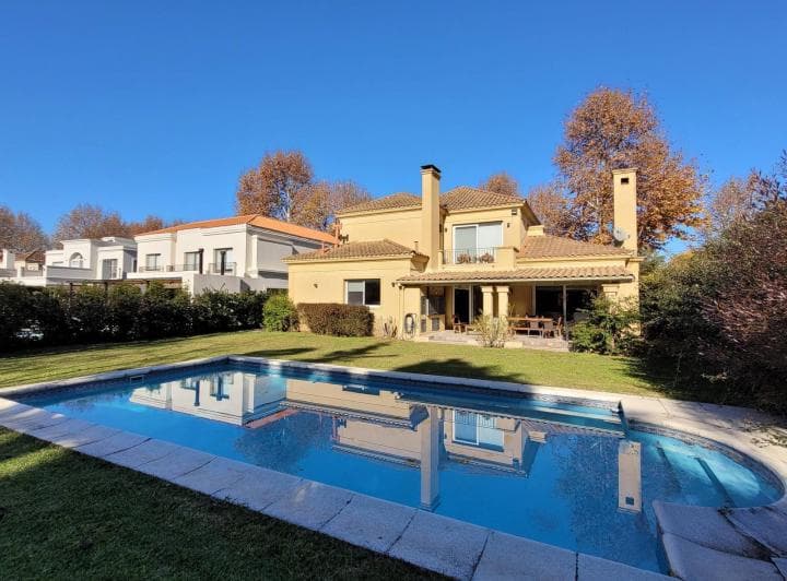 Ayres del Pilar | Venta | Retasada - Interesante Casa de 4 Dorm con Ascensor y Dependencia - 3