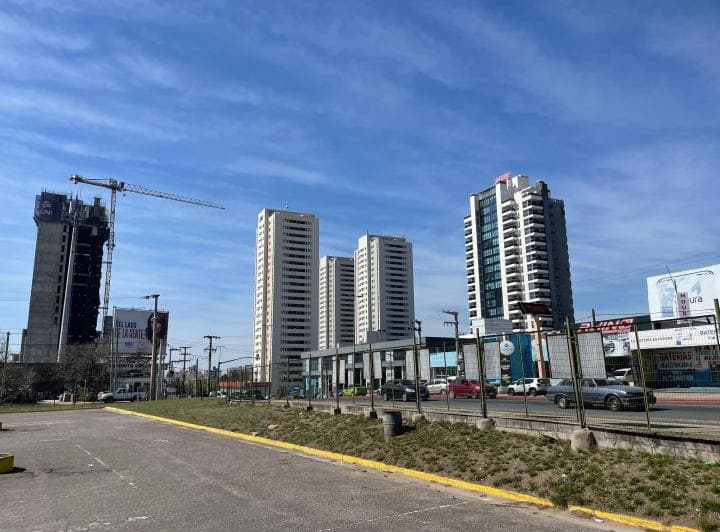 Casa a Demoler – Terreno Estratégico Frente a Torres Gama - 4