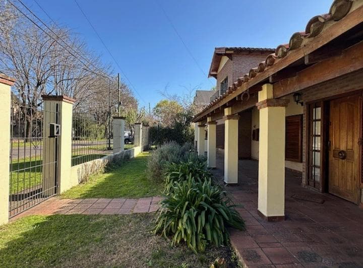 Casa a La Venta en Don Torcuato - 2