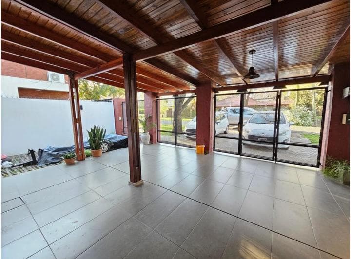 Casa en Venta de 4 Dorm. Jardín, Quincho Piscina. Barrio Santa Rita. Excelente Estado - 4